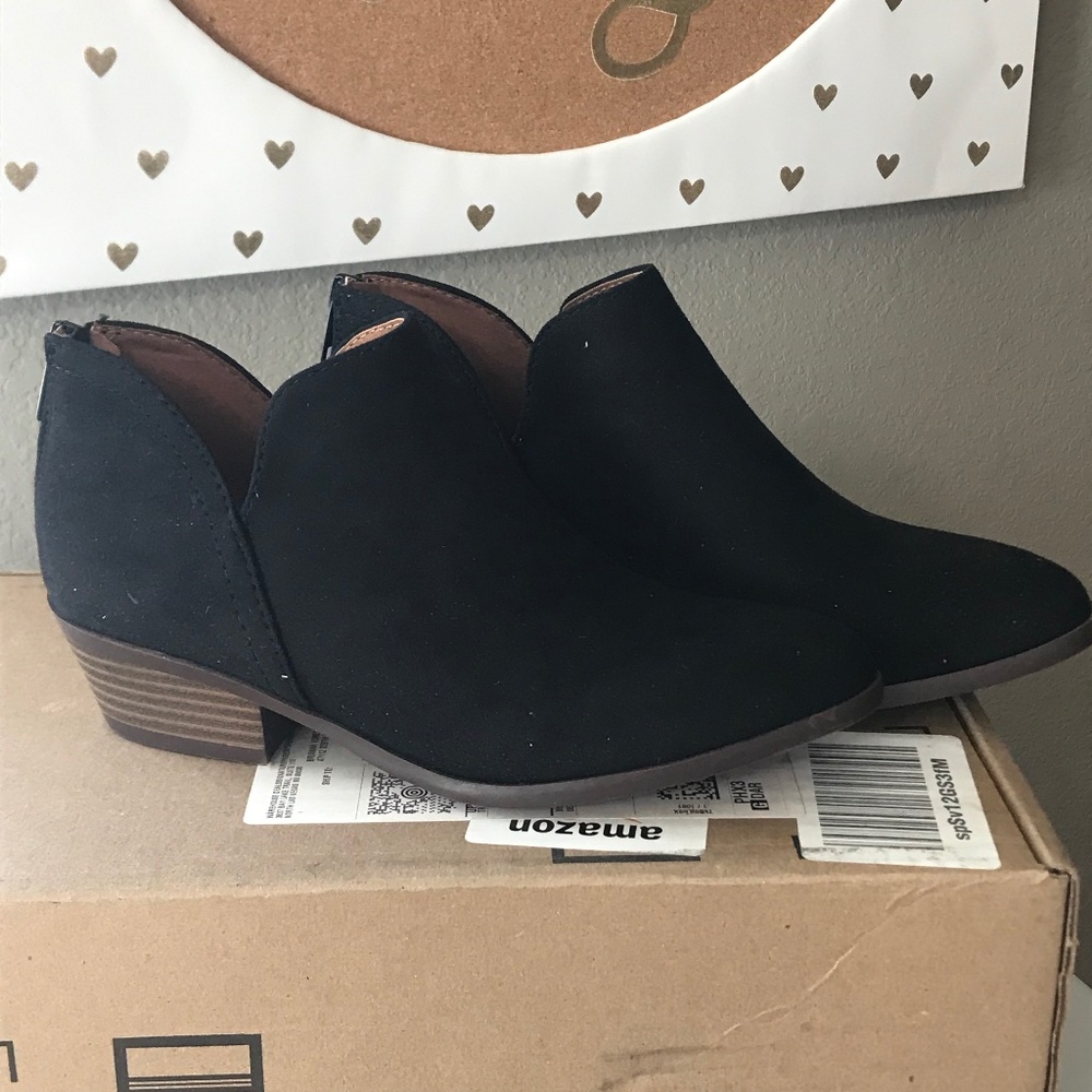 Women's 6.5 Madeline Western Almond Round Toe Slip on Bootie - Low Heel - Zip